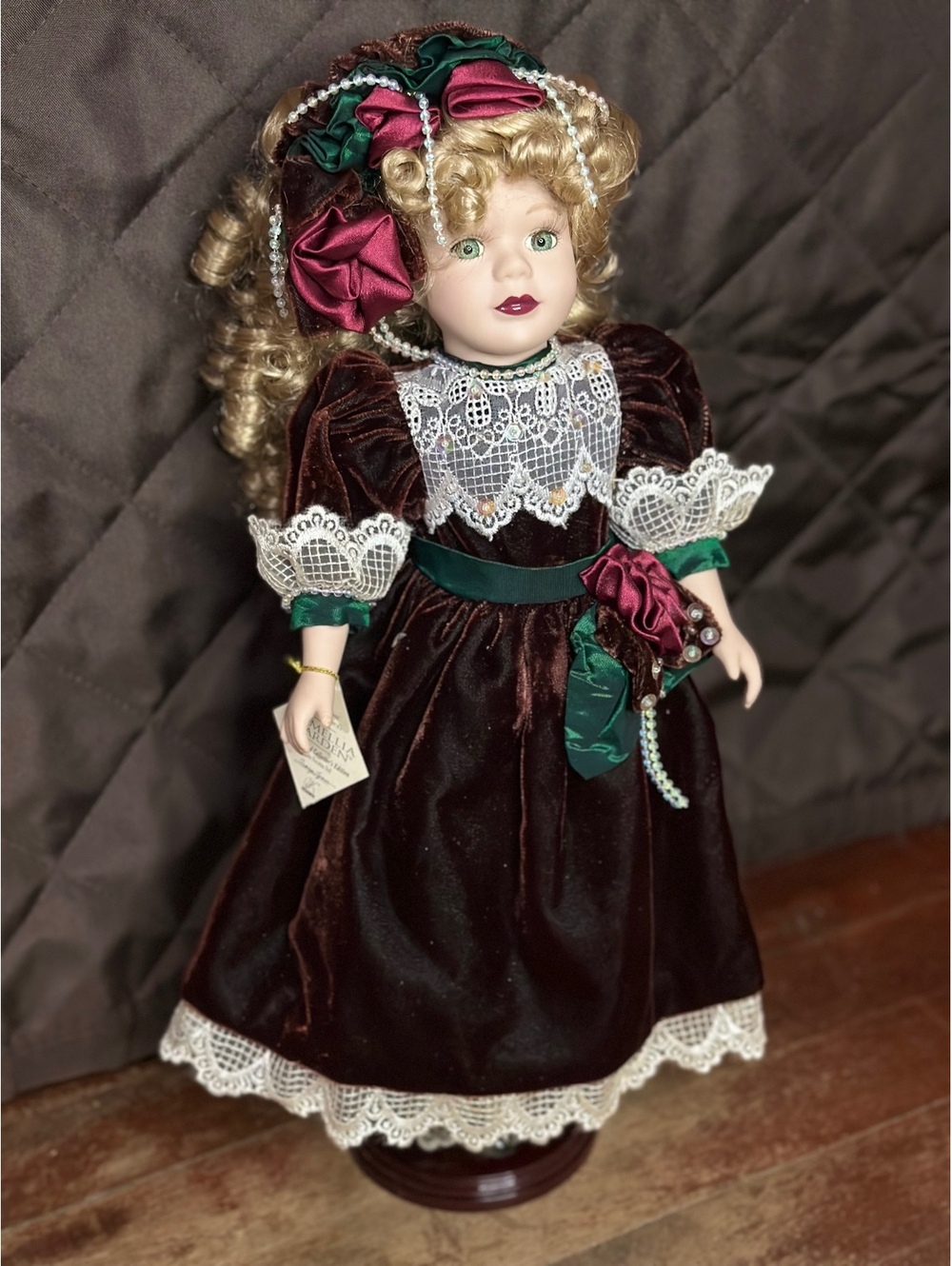 1998 Limited Collector's Edition Camellia Garden Porcelain Doll